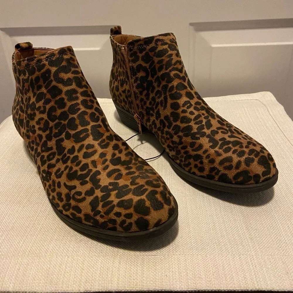143 Girl animal print booties